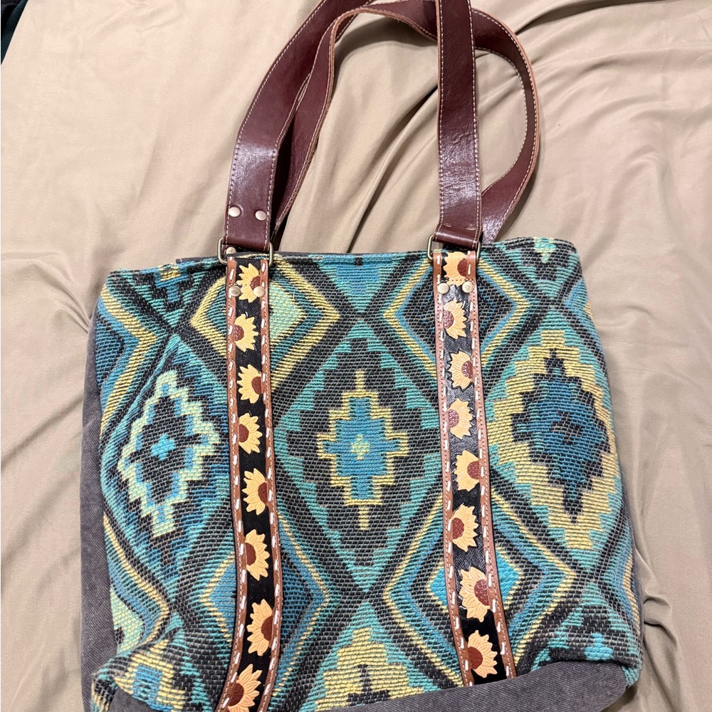 MYRA tote bag